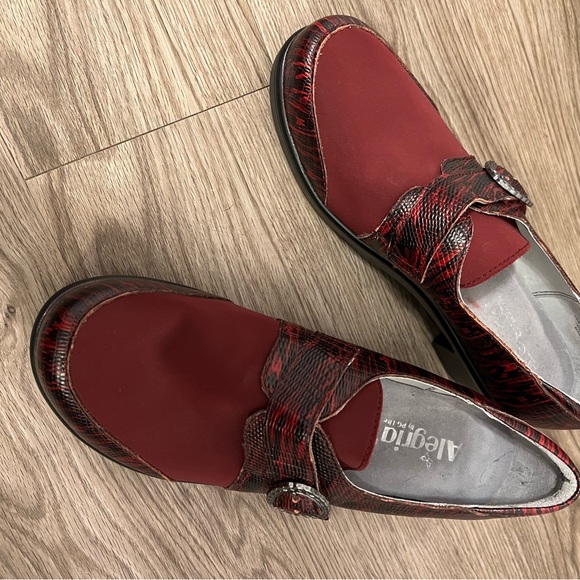 maroon Alegria shoes - Picture 2 of 5
